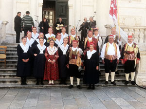 Dubrovaki primorski svatovi ispred sv. Vlaha